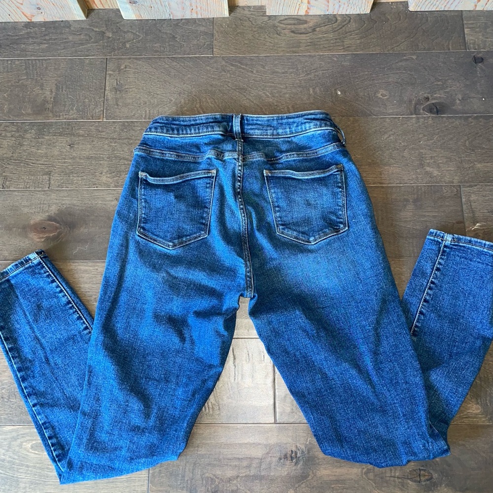 Universal thread blue jeans